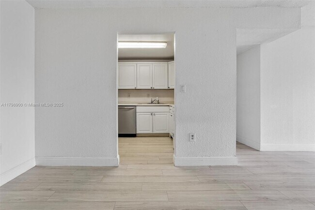 Building Photo - 4900 NW 79th Ave