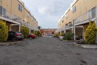 Building Photo - 132 N Duncan St