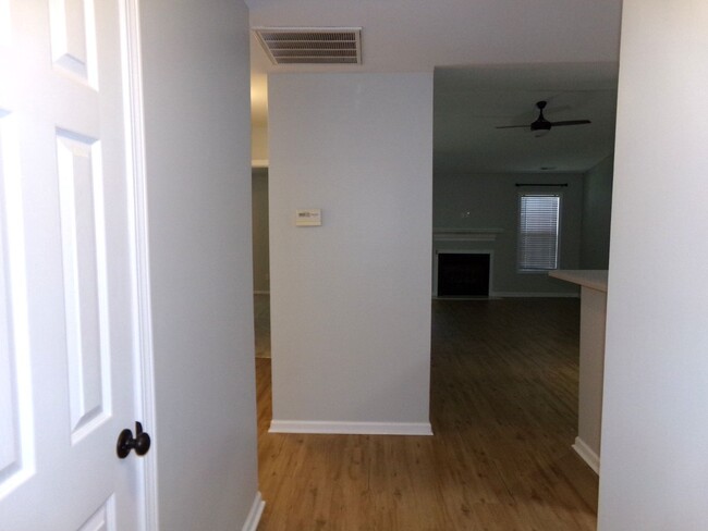 Building Photo - Modern Duplex in Havelock