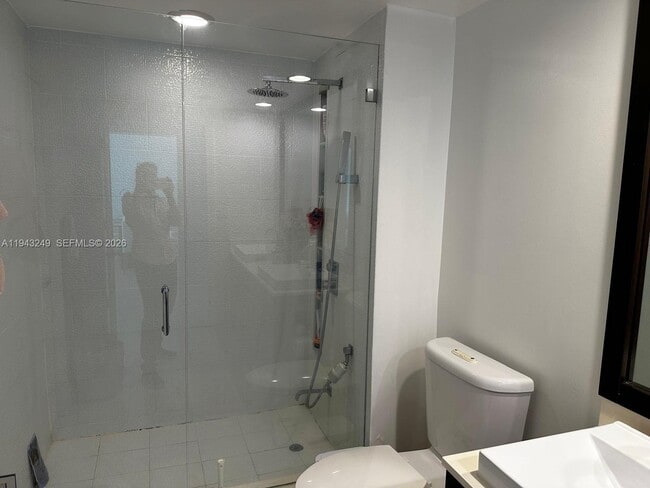 Building Photo - 2000 N Bayshore Dr