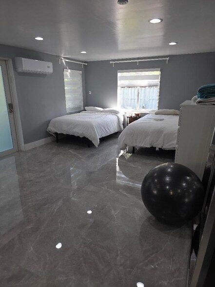 Building Photo - 1532 Fletcher St