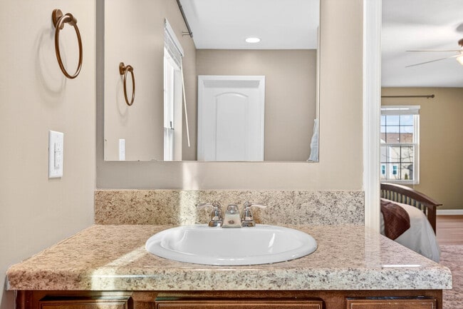 Building Photo - 1961 Creek Bank Dr