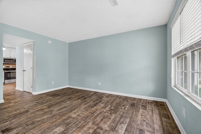 Building Photo - 507 Stinson Dr