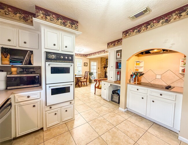 Building Photo - 4023 Oxhill Rd