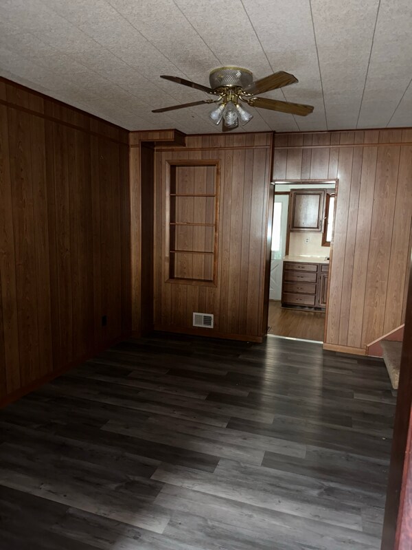 Building Photo - 742 Genesee St
