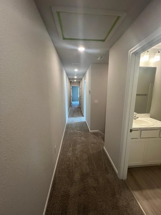 Building Photo - 840 Hartshill Pl