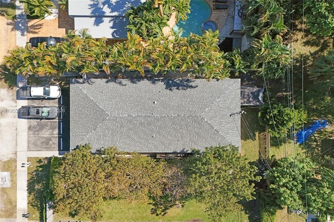 Building Photo - 920 SW 28th St