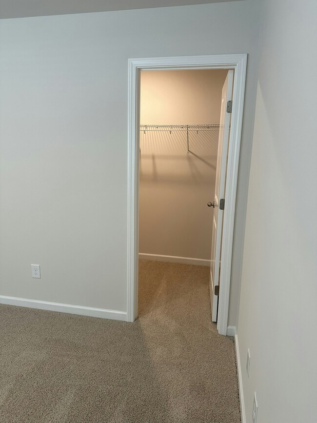 Building Photo - 4101 Laurel Rdg Dr