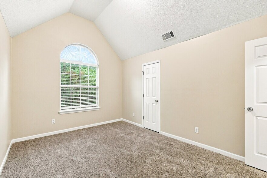 Building Photo - 255 Hillside Oak Ln