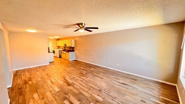Building Photo - NEWLY RENOVATED 3 Bedroom/2 Bath Unit! Was...