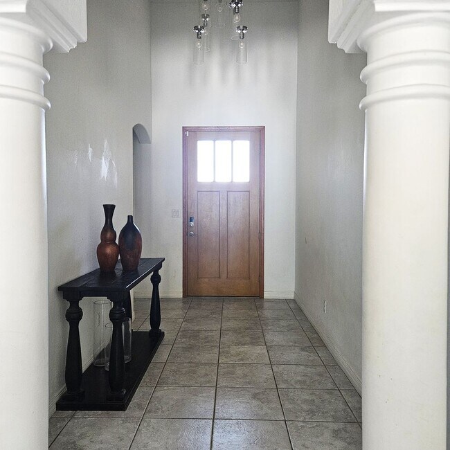 Building Photo - Custom Pool Home for Rent