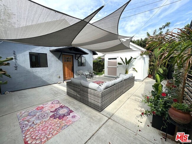 Building Photo - 2241 1/2 Harwood St