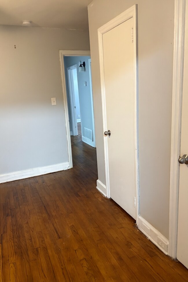 Building Photo - 290 Clisby Pl