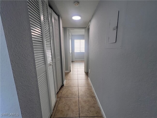 Building Photo - 4601 Bayshore Dr