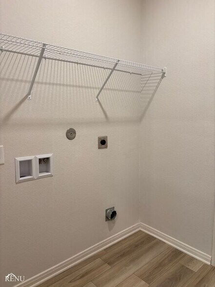 Building Photo - 10494 Sweetwater Creek Dr