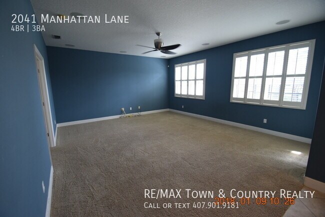 Building Photo - 2041 Manhattan Ln