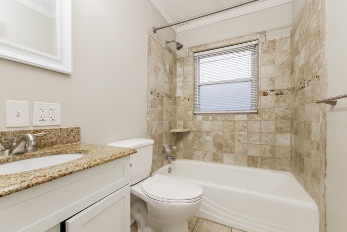 Building Photo - 706 N Aztec Dr