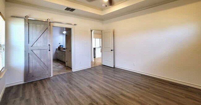 Building Photo - SPACIOUS 3/2/2 HOME CLOSE TO THE MEDICAL DISTRICT AND TEXAS TECH