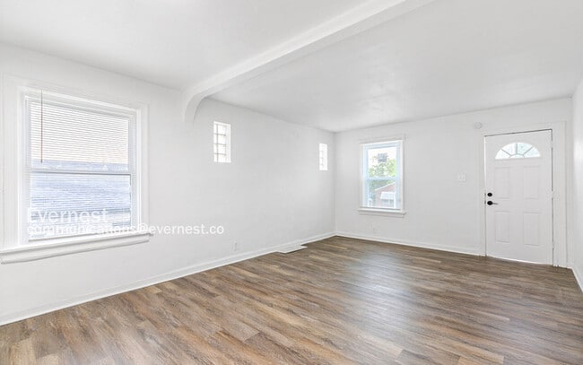Building Photo - 831 Harlan Ave