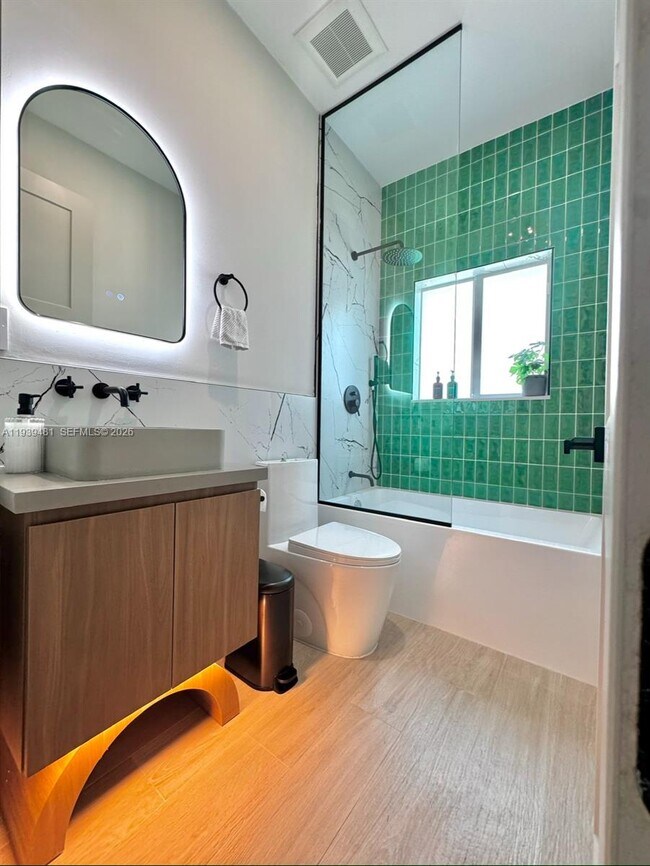 Building Photo - 2975 SW 15th St