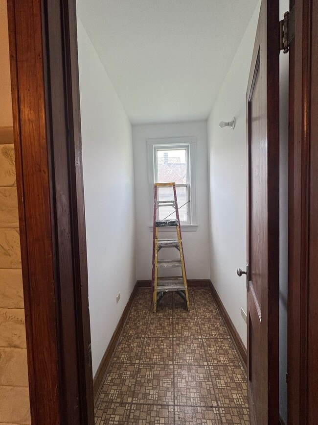 Building Photo - 4555 S Francisco Ave