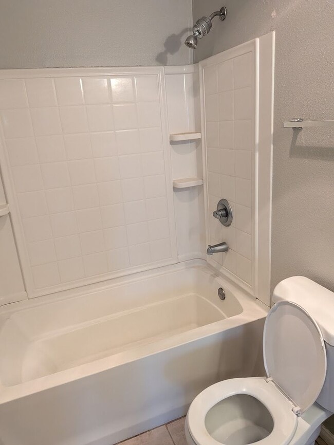 Building Photo - Mira Mesa Apartment New Salem