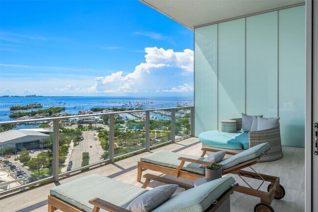 Building Photo - 2675 S Bayshore Dr