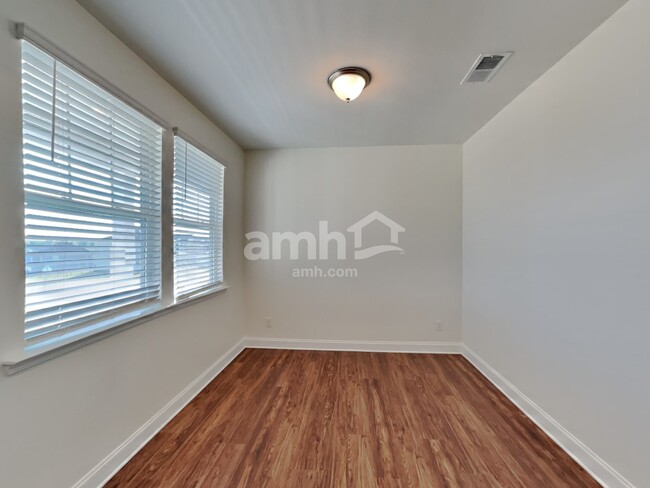 Building Photo - 144 Larragan Dr