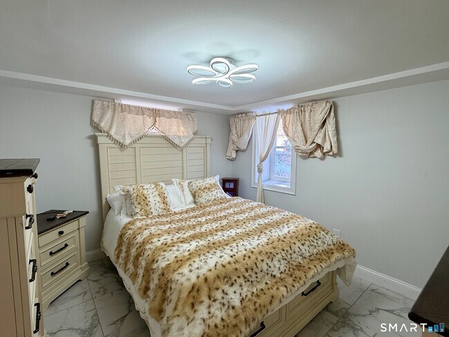 Building Photo - 163 Beechwood Ave