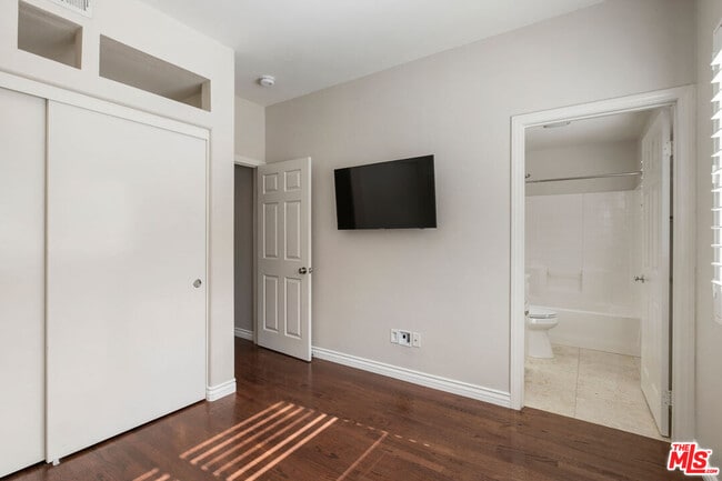 Building Photo - 6840 De Celis Pl