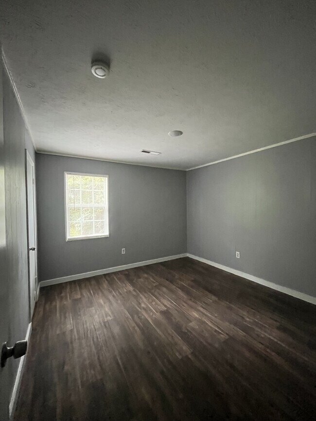 Building Photo - 497 E Cooper St