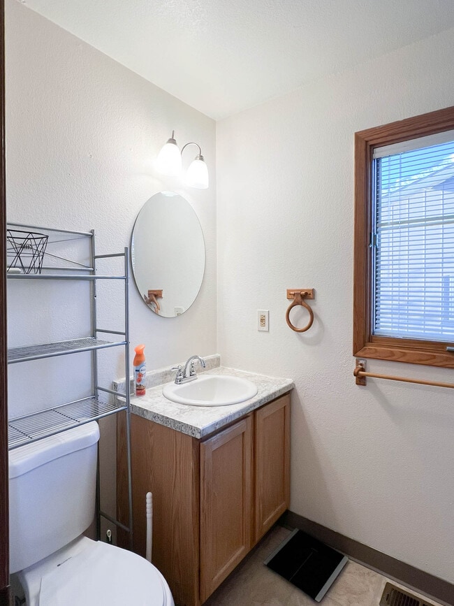 Building Photo - 433 Dailey Ave