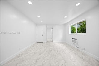 Building Photo - 411 SE 3rd Ave