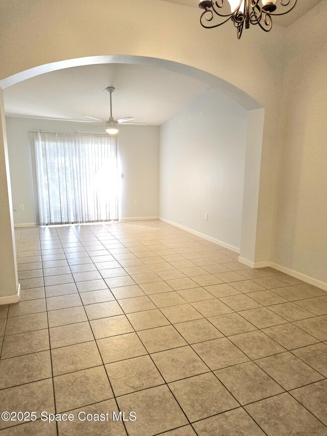 Building Photo - 4550 Radiant Way