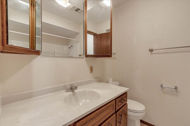 Building Photo - 8929 NE 52nd St