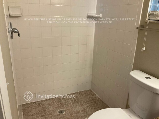 Building Photo - 2401 Driftwood Dr