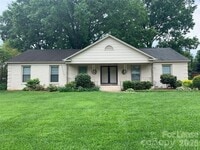 Building Photo - 1130 Cheddington Dr