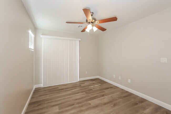 Building Photo - 3532 Terraza Mar Ave