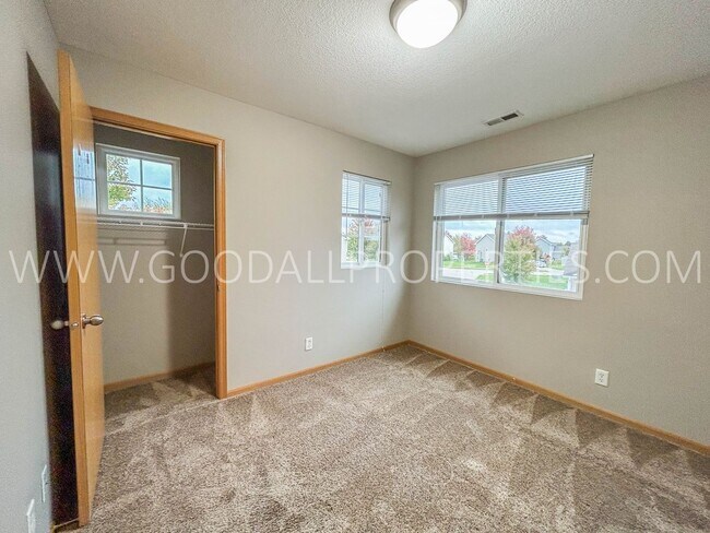 Building Photo - 3 Bedroom, 2.5 Bathroom in Waukee