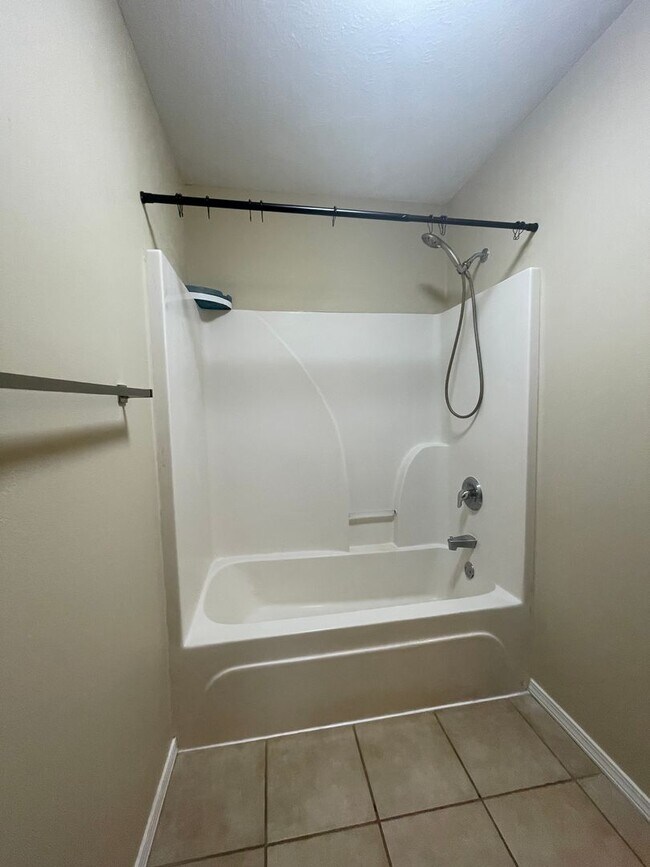 Building Photo - Executive Rental in Willard School District