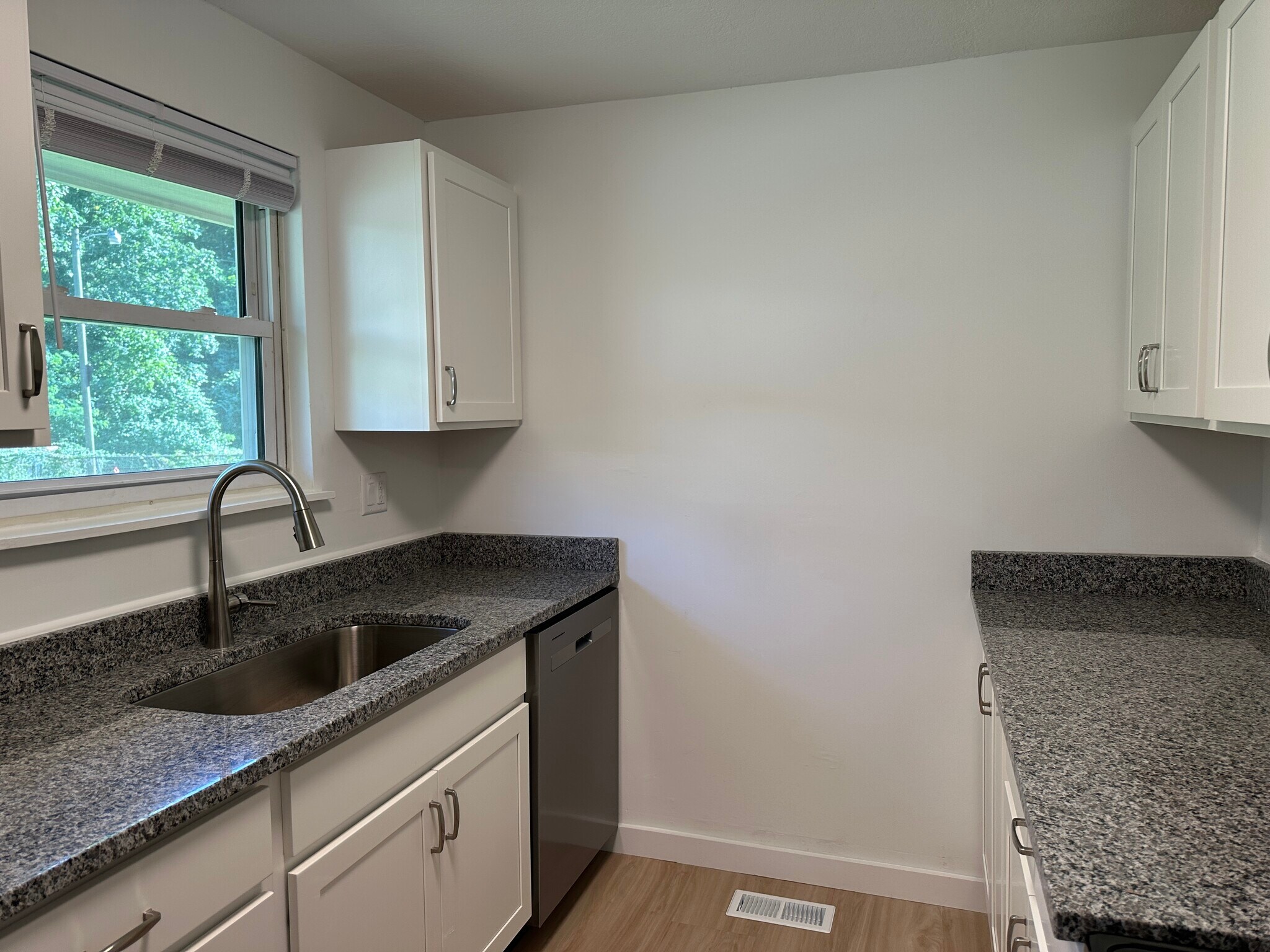 Kitchen - 33 Oakley Dogwood Dr