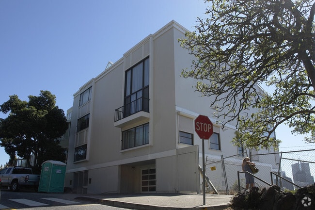 Building Photo - 109-111 Telegraph Hill Blvd