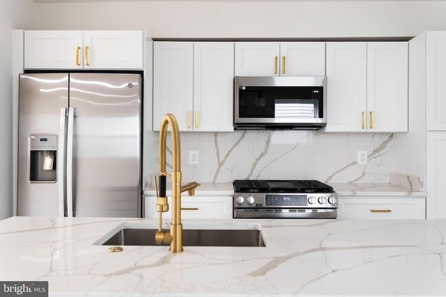 Building Photo - 113 Clifford Ave