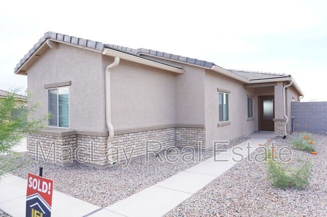 Building Photo - 680 N Crowned Dove Trail