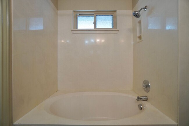 Building Photo - 14009 Conner Downs Dr