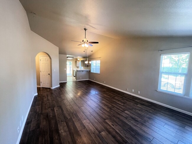 Building Photo - 3079 Boulder Dr