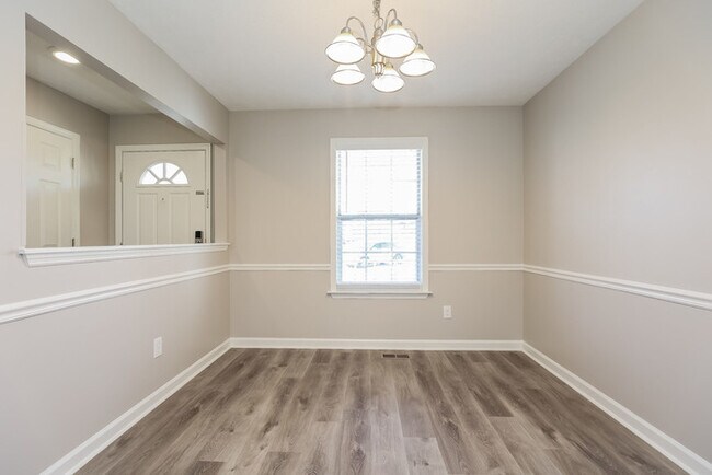 Building Photo - 3-Bedroom Home with Deck in La Vergne