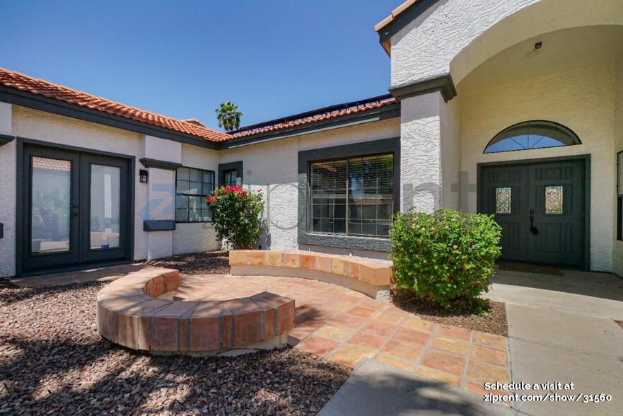 Building Photo - 5636 E Paradise Ln