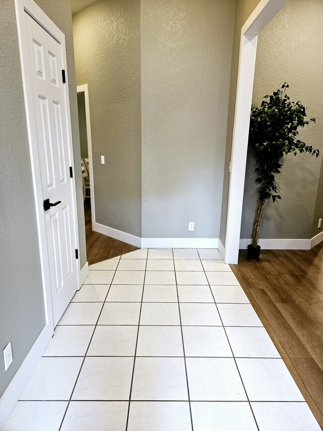 Building Photo - 2010 Constitution Ave