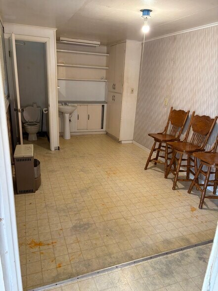 Building Photo - 233 Patricia Ave